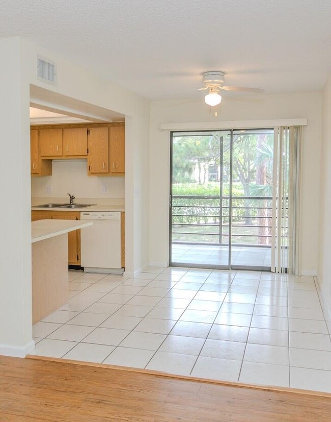 Building Photo - 4464 Oak Terrace Dr