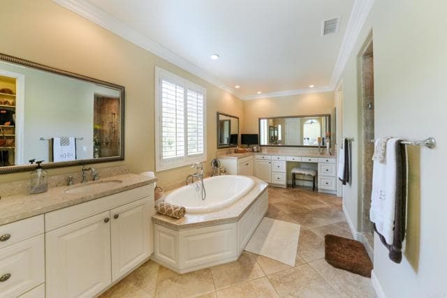 Building Photo - 15586 New Park Terrace