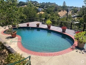 Building Photo - 4BD/3.5BA HOME - GREENBRAE HILLS - STUNNIN...