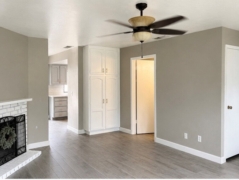 Building Photo - 361 N Capitola Ct