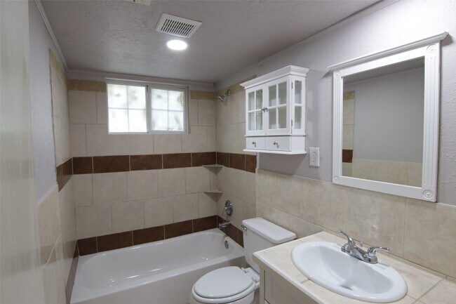 Building Photo - 10426 Cedar Towne Ln