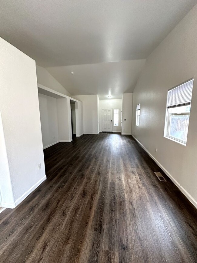 Building Photo - 3 bdr, 2 ba home for rent in Fernley