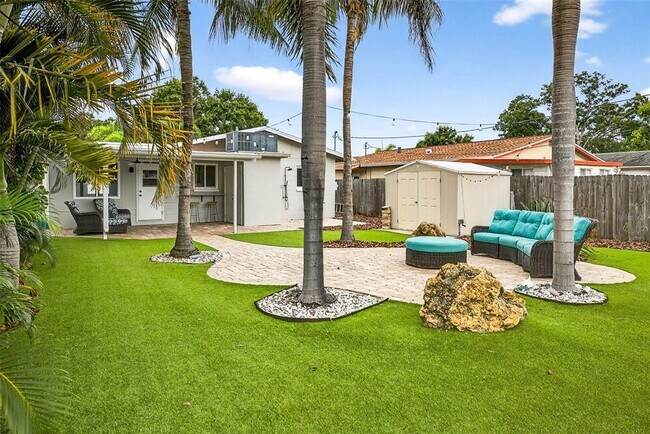 Primary Photo - 5519 Commonwealth Ave N