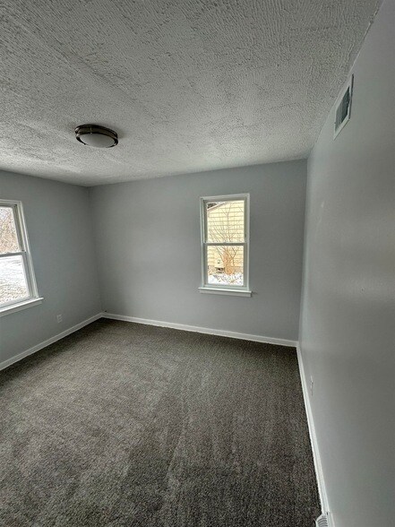 Building Photo - 748 S 24th St