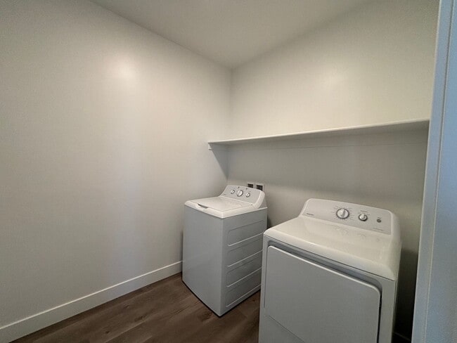 Building Photo - 1 BEDROOM APARTMENT FOR RENT IN DESERT COLOR!