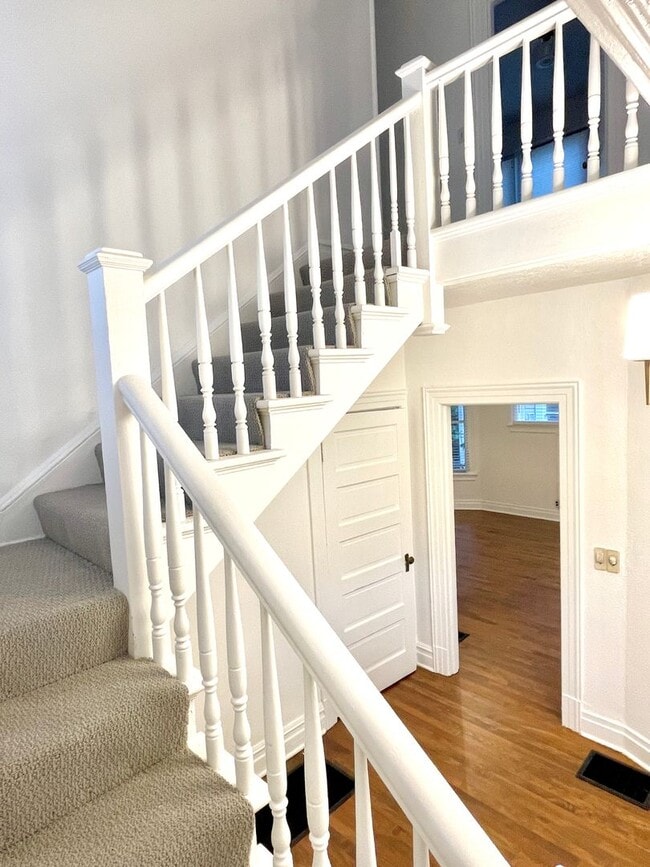 Building Photo - Buckman Beautifully Remodeled 1900 Craftsm...