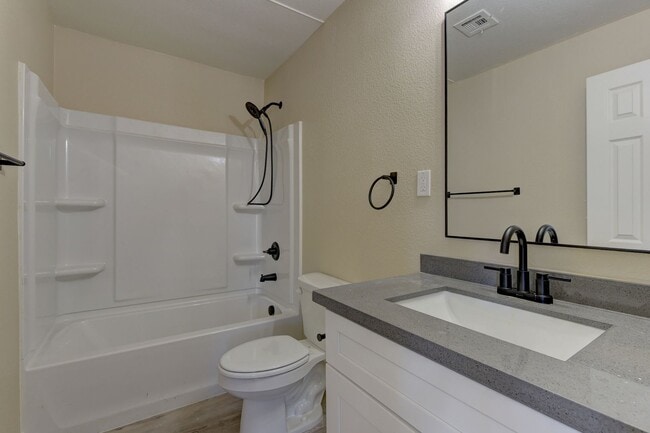 Building Photo - 2p1940