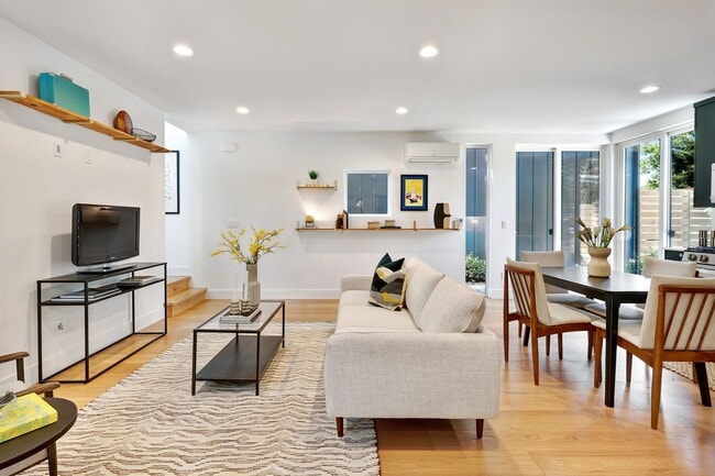 Building Photo - 2bd/1.5ba Seattle Condo