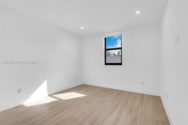 Building Photo - 1037 NW 2nd St