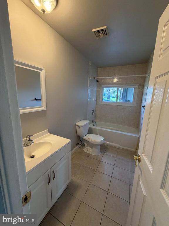 Building Photo - 45 Meribrook Cir