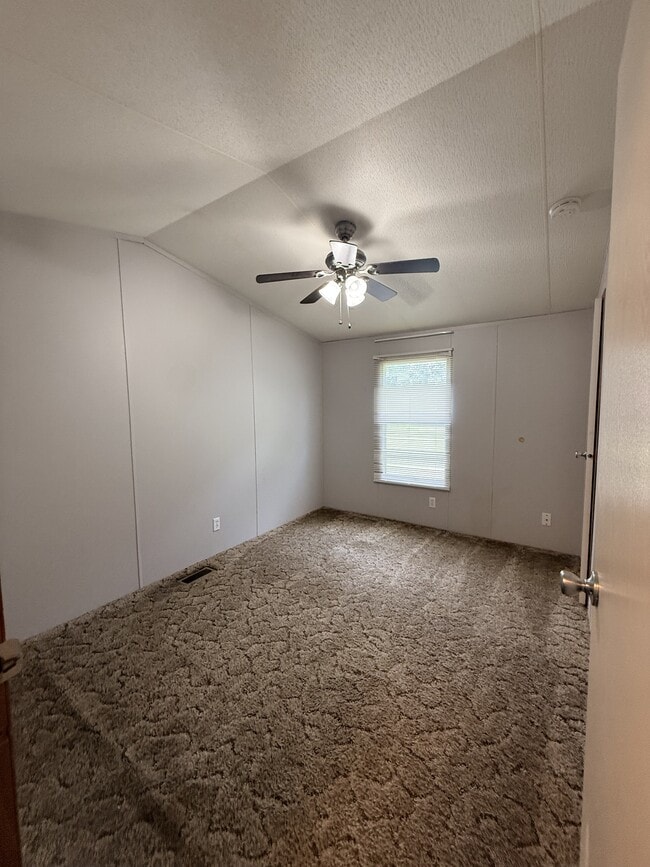 Building Photo - 191 Walking Horse Ln