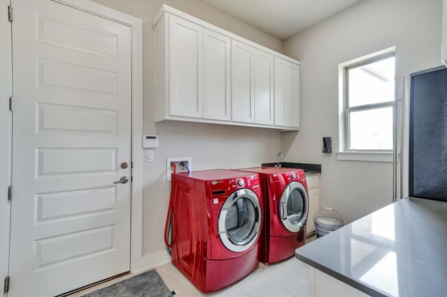 Building Photo - 6316 Bernia Dr