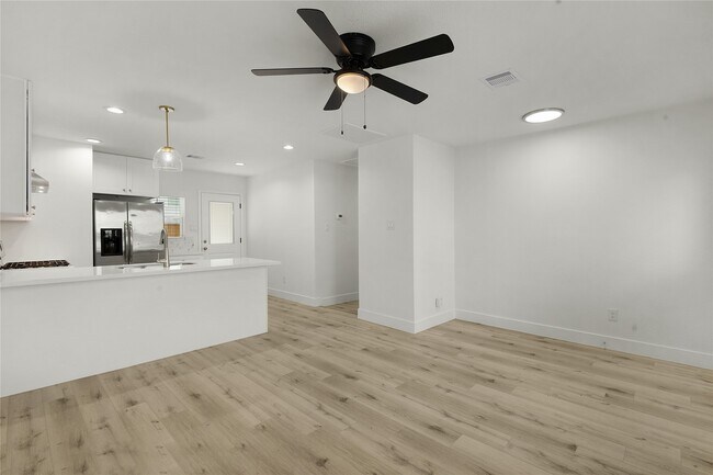 Building Photo - 6403 Illinois St