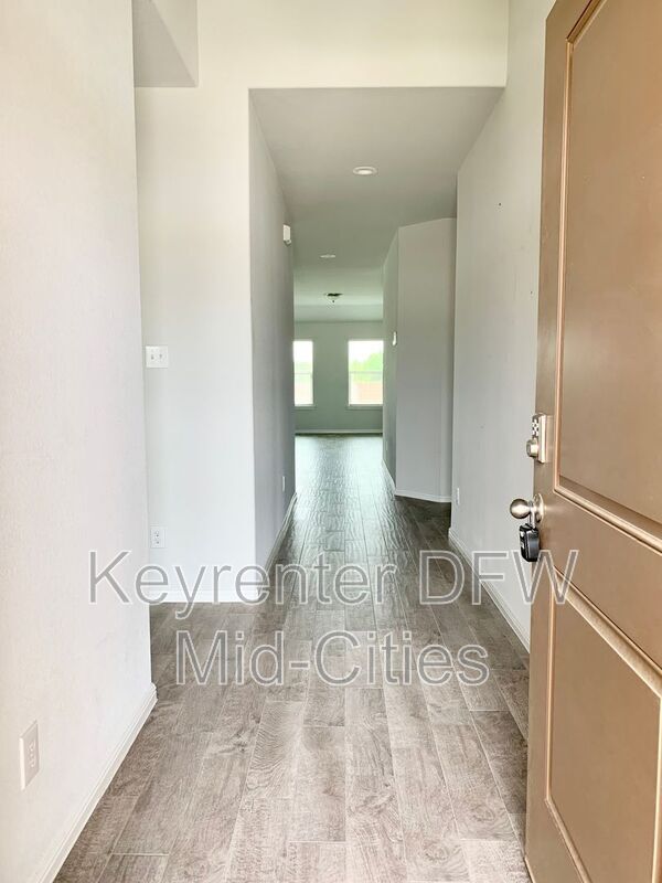 Building Photo - 9001 High Stirrup Ln