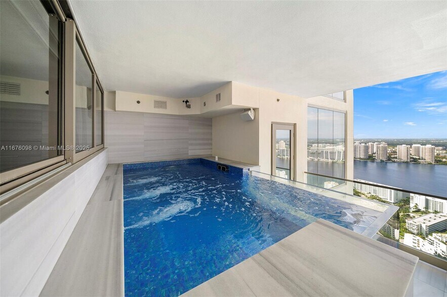 Building Photo - 17901 Collins Ave