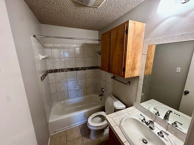 Building Photo - ***West Campus Apartment for Rent * Pet Friendly * Walk to UT Campus * On Bus Route * Spacious * ...