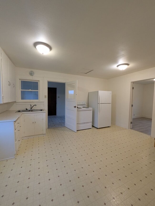 Building Photo - $600 Move In Credit! Charming Country Home in Silver Creek