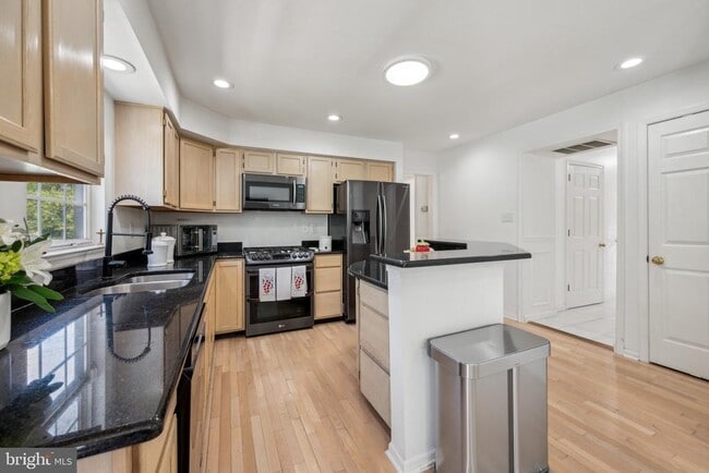 Building Photo - 133 Europa Blvd