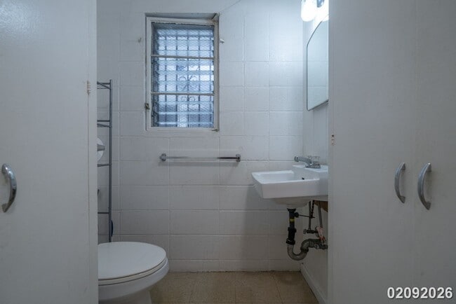 Building Photo - EXCELLENT Location near Waikiki, Alamoana, UH (Moiliili)