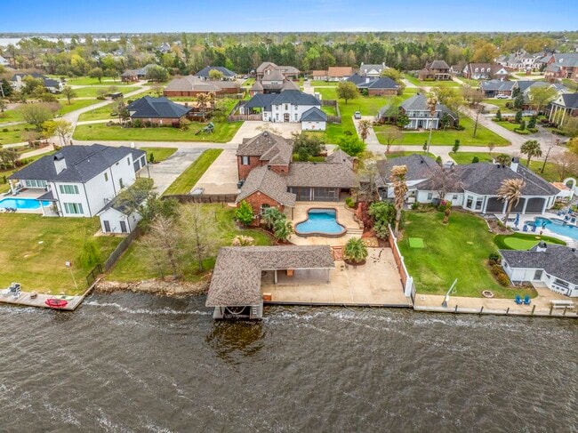 Building Photo - 4329 Edgewater Dr