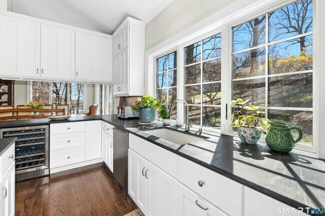 Building Photo - 9 Dancing Bear Rd