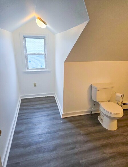 Building Photo - 576 Maine Ave