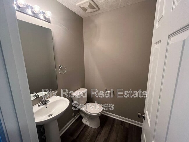 Building Photo - 403 McEwing Dr