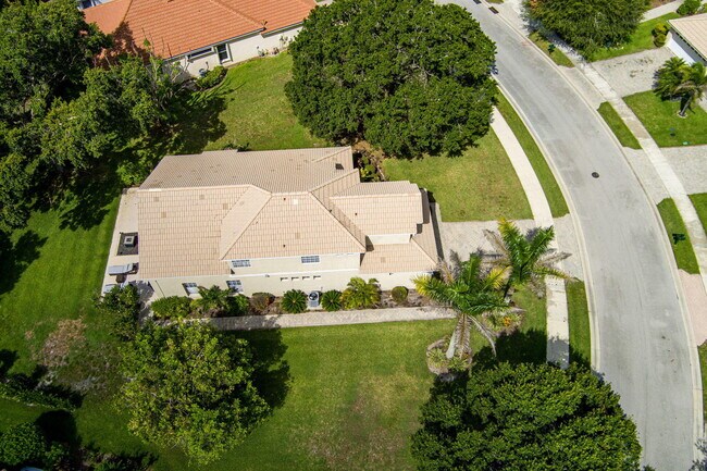Building Photo - 609 SW St Thomas Cove