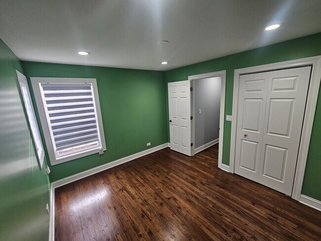 Building Photo - 1414 Hampshire Ct
