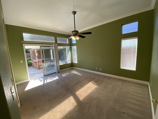 Building Photo - Charming Single-Story Home in Tracy — Across from the Park!