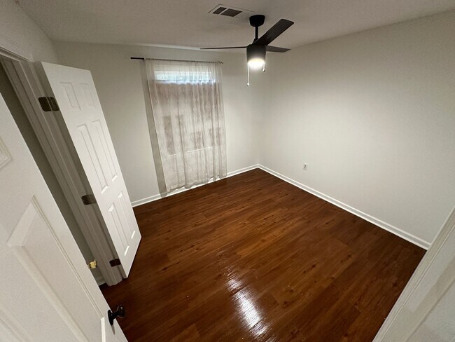 Building Photo - 3535 Farwood Dr