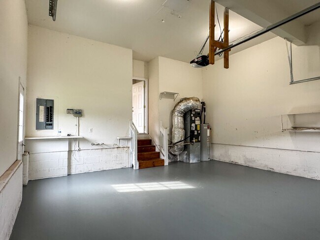 Building Photo - 14436 Sulphur Springs Terrace