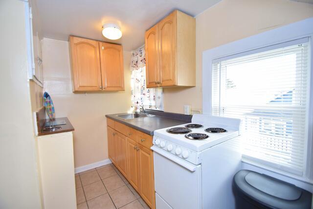 Kitchen - 404 Saint Louis Ave