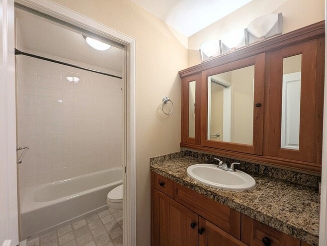 Building Photo - 2Bd/1Ba Edmonds Condo