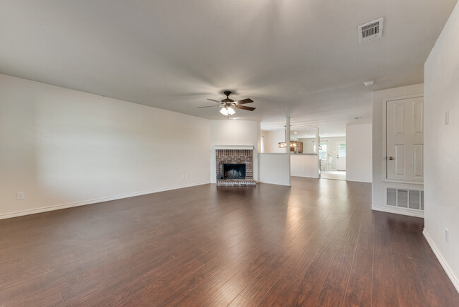 Building Photo - 52 Daisy Dr