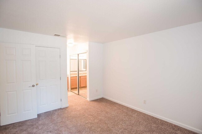 Building Photo - 3715 Tallyho Dr