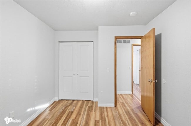 Building Photo - Recently Updated 2BR + Office / 1BA Home Near Seldon Road