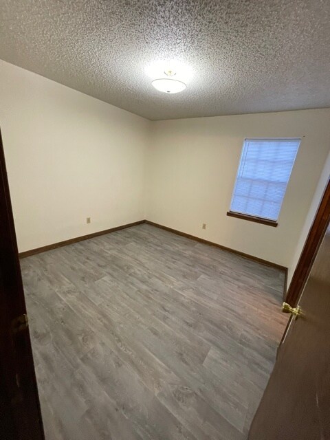 Building Photo - 1409 Wingwood Dr