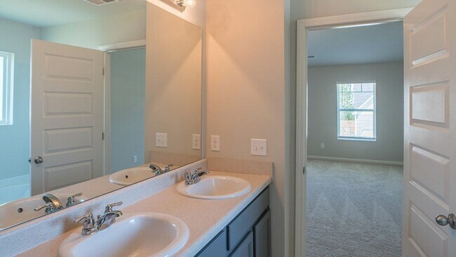 Building Photo - 308 Geranium St