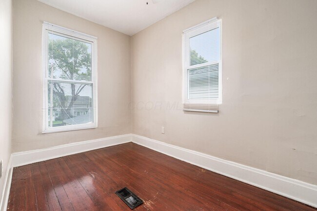Building Photo - 908 Ellsworth Ave
