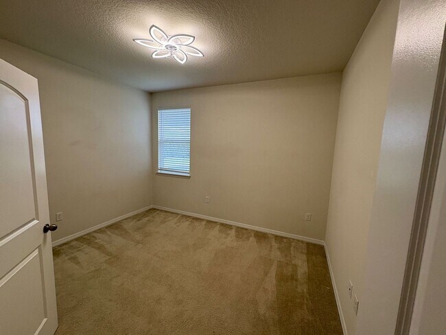 Building Photo - 50% OFF FIRST MONTH RENT* - 5 Bedroom 4 Ba...