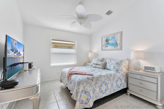Building Photo - 6887 Viale Elizabeth