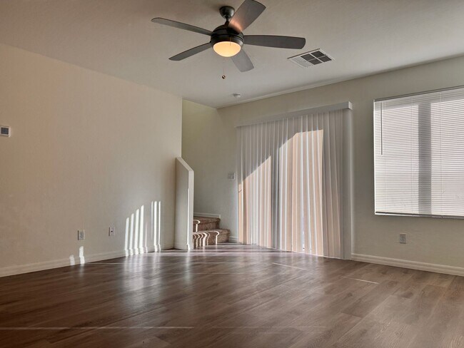 Building Photo - 3 Bed and 2.5 Bathrooms Home for Rent