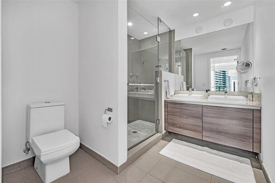 Building Photo - 1080 Brickell Ave