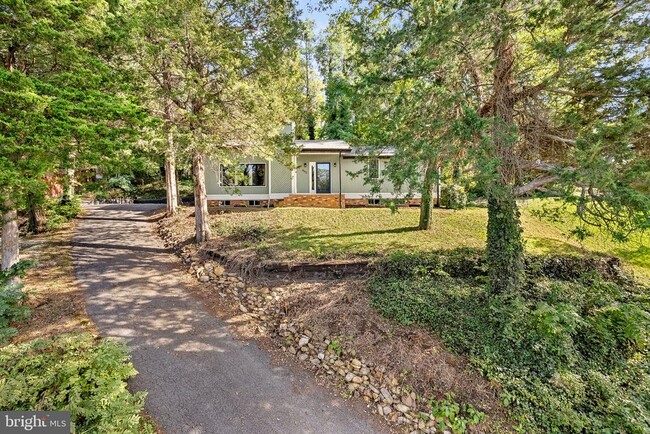 Primary Photo - 862 Carrier Dr