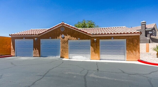 Building Photo - 2 Bed, 2 Bath 1st Floor Condo In West Las ...