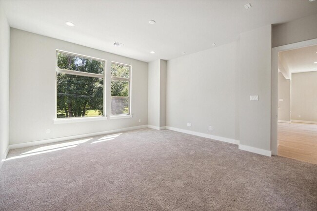 Building Photo - 540 Janisch Rd