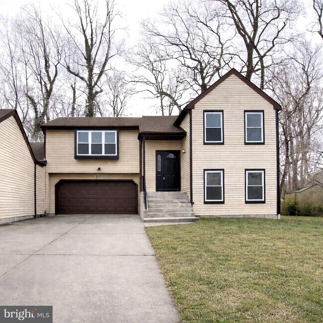 Building Photo - 49 Brambling Ln