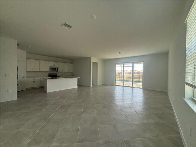 Building Photo - 7869 Lakes Edge Ln