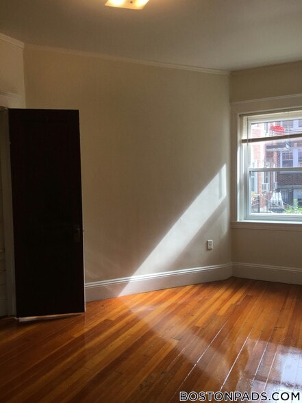 Building Photo - 163 Summer St